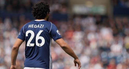 صن: حجازي قد يتعرض لعقوبة الإيقاف للاعتداء على لاعب ليفربول